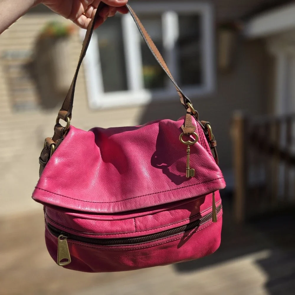 FOSSIL Pink Leather EXPLORER‎ Foldover Shoulder Bag Hobo Handbag Soft Cute EUC